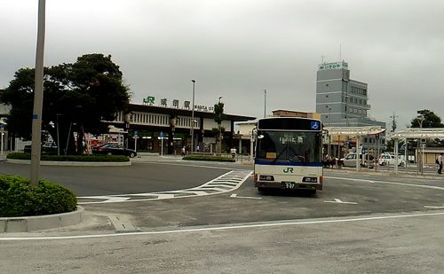 JR成田駅参道口と不動の椎