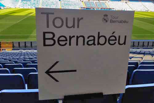 Tour Bernabeuの案内標識