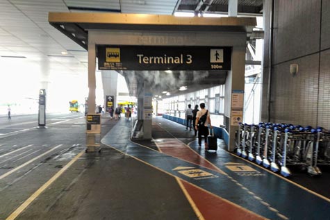 成田第2ターミナルと第3ターミナルを結ぶ通路